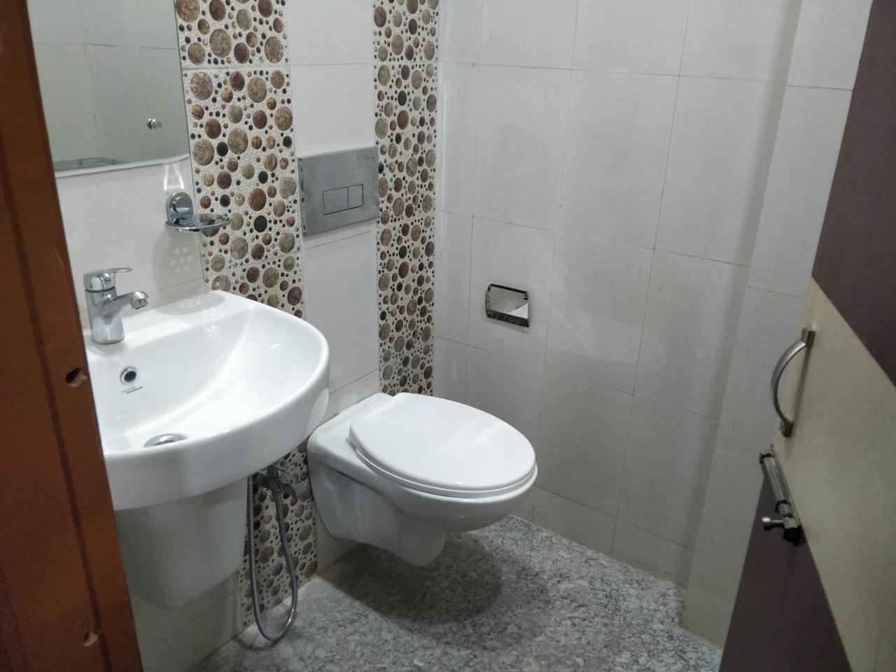 Oyo 16871 Anant Home Stay ชิลลอง ภายนอก รูปภาพ