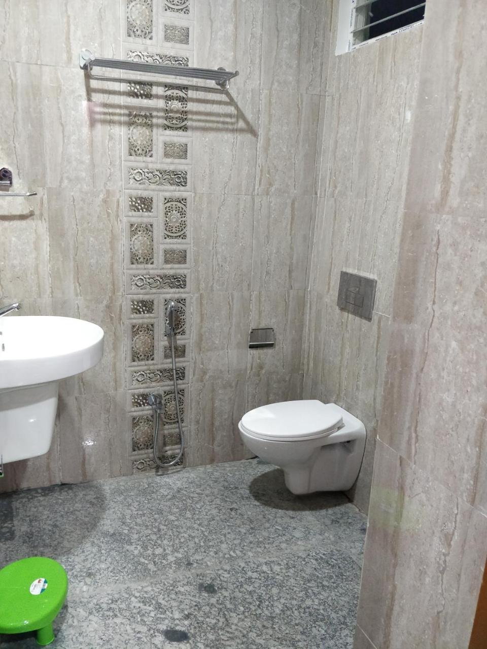 Oyo 16871 Anant Home Stay ชิลลอง ภายนอก รูปภาพ