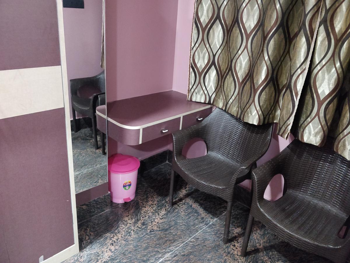 Oyo 16871 Anant Home Stay ชิลลอง ภายนอก รูปภาพ